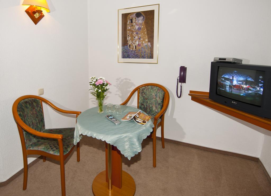 Pension Cafe Suzette Gotha Habitación foto